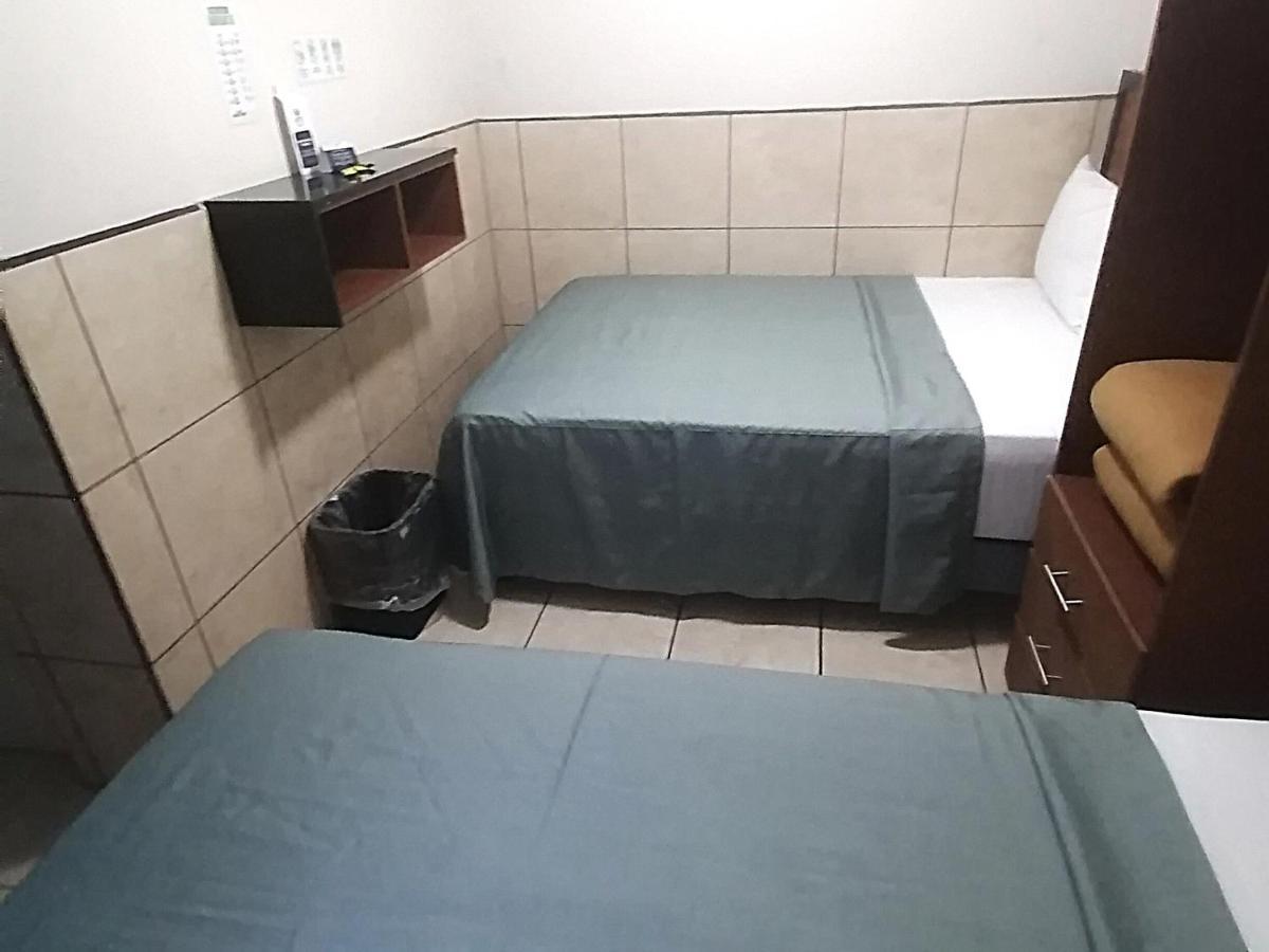 Hotel Hcm Guadalajara Ngoại thất bức ảnh