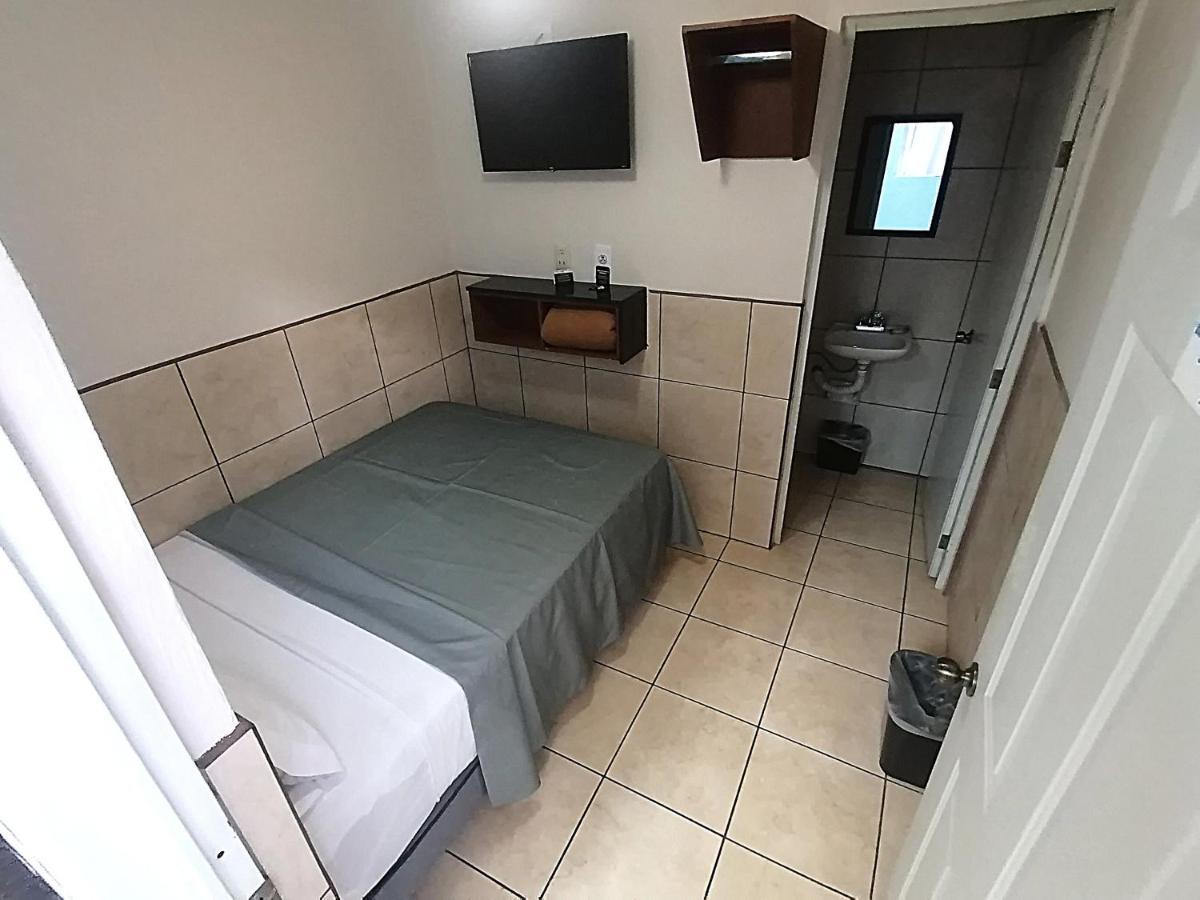 Hotel Hcm Guadalajara Ngoại thất bức ảnh