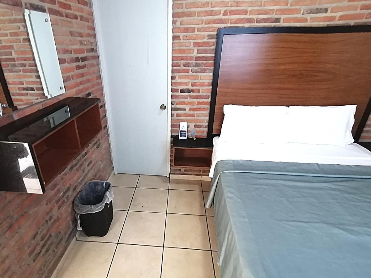 Hotel Hcm Guadalajara Ngoại thất bức ảnh