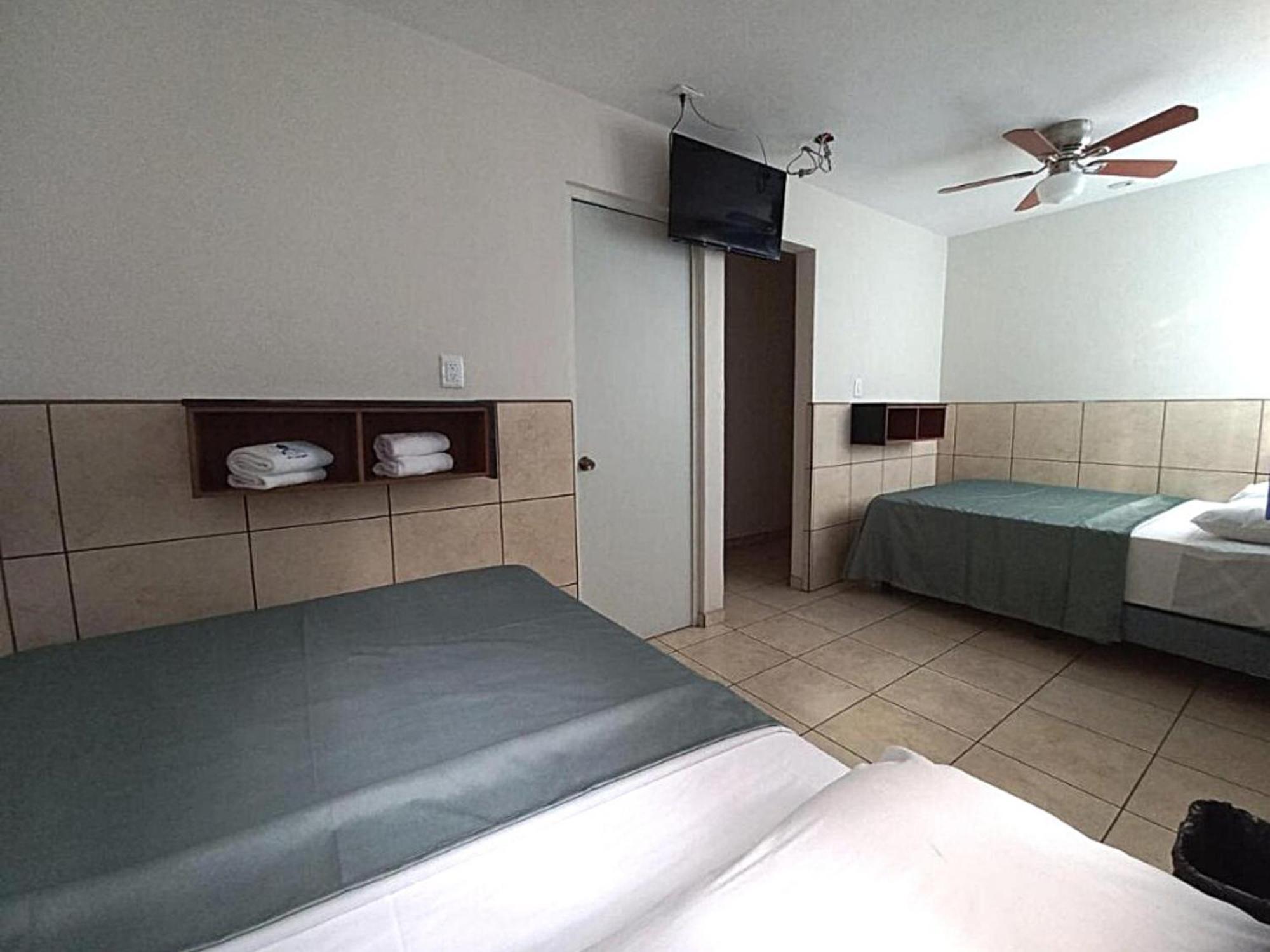 Hotel Hcm Guadalajara Phòng bức ảnh